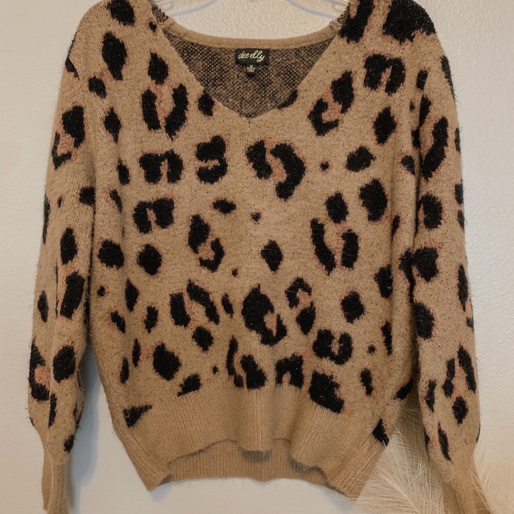 Dee Elly leopard print sweater size M